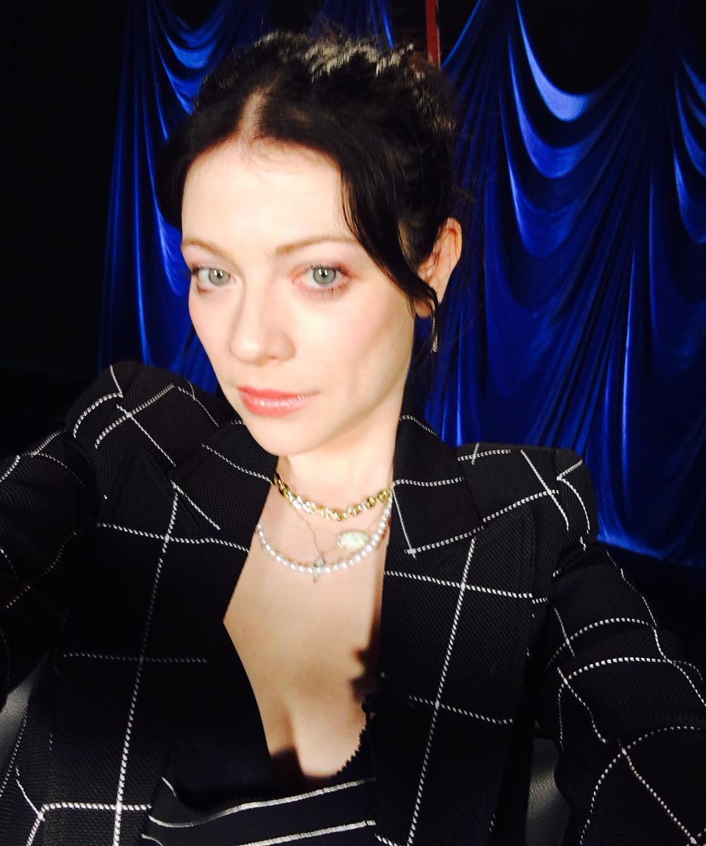 Michelle Trachtenberg KILLING IT on the set of Meet, Marry, Murder.