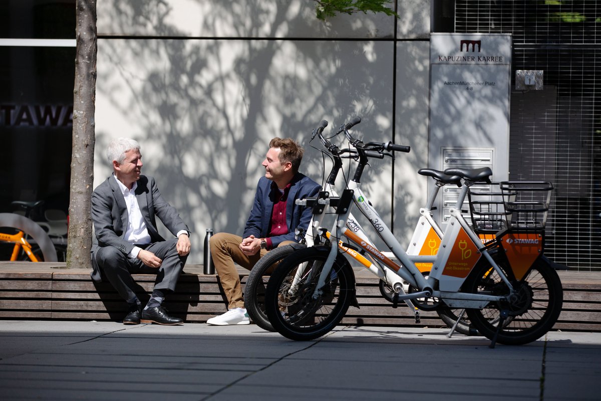 GmbhMobility's tweet photo. Das Fahrrad ist als Verkehrsmittel kaum noch wegzudenken, ob in der Freizeit, für den Weg zur Arbeit, im Urlaub oder für Dienstreisen.
#verkehrswende #fahrrad #ebike #emobility #micromobility #velocity #fitness #innovation #sustainable https://t.co/Rrso0udp9g