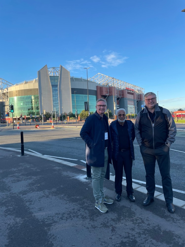 🔵 <a href="/tomatkane/">Tom McCue</a>, Jan &amp; <a href="/martin_at_kane/">Martin O'Dea</a> have arrived at Old Trafford ahead of <a href="/PhexShow/">PHEX</a>.

Who's coming?

#PHEX #PHEXManchester