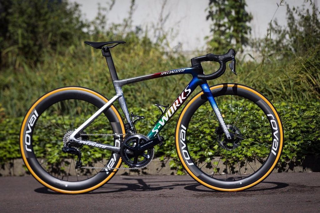 soudalquickstep's tweet photo. .@alafpolak1’s Rainbow Stripes may be the same, but his S-Works Tarmac SL7 has a whole new World Championship look and we love it 😍
#tarmacsl7 #iamspecialized https://t.co/l9cKCRhXxc