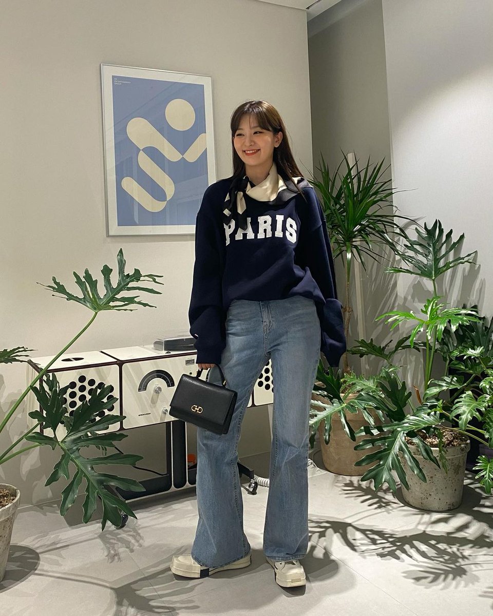 KSGUpdates's tweet photo. Seems like Seulgi went to SM after 슬기zip last night 👀 https://t.co/Ob3a7jQiRW