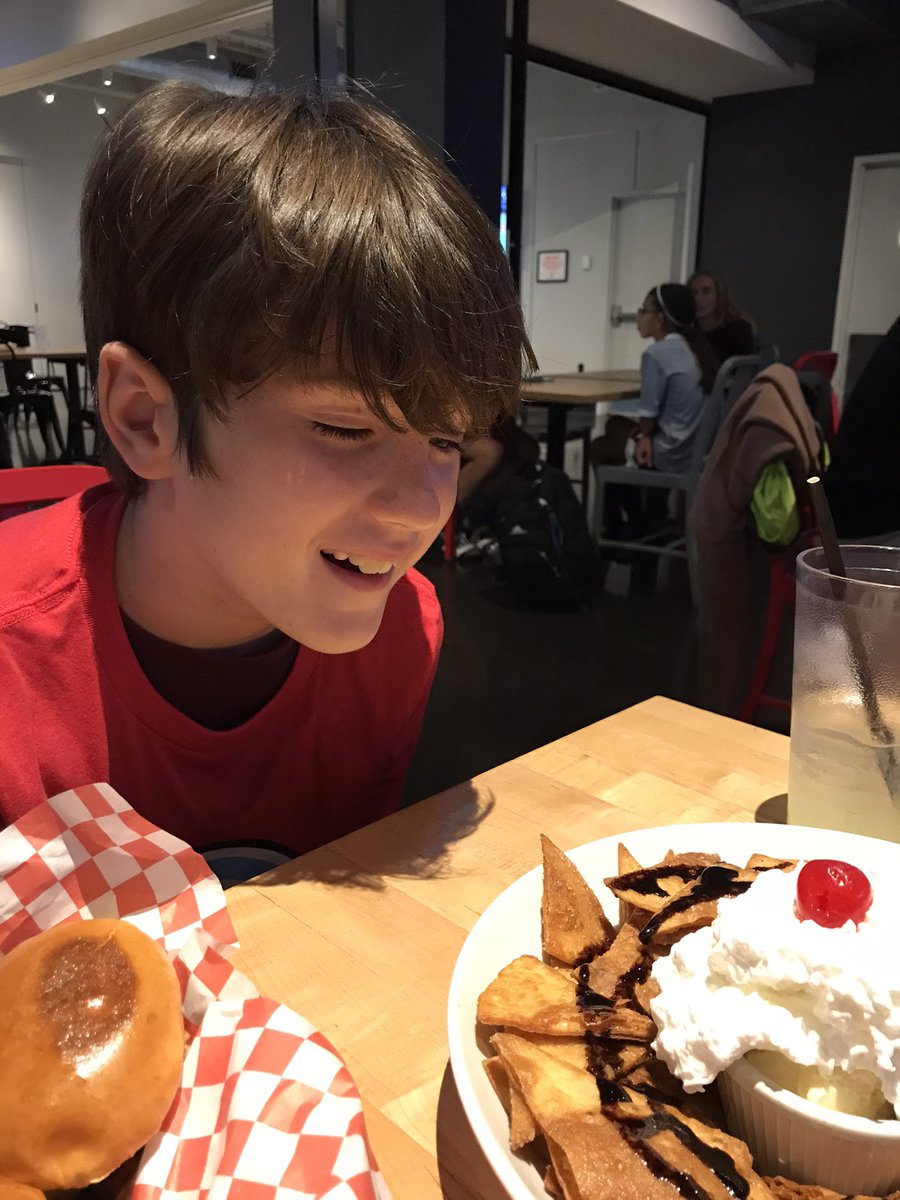 teddstrom's tweet image. We had an absolute blast at the @ChicagoFire Kids Day. ❤️ the new 🔥 crest. 🙌🏼👏🏼#cf97 #cffc