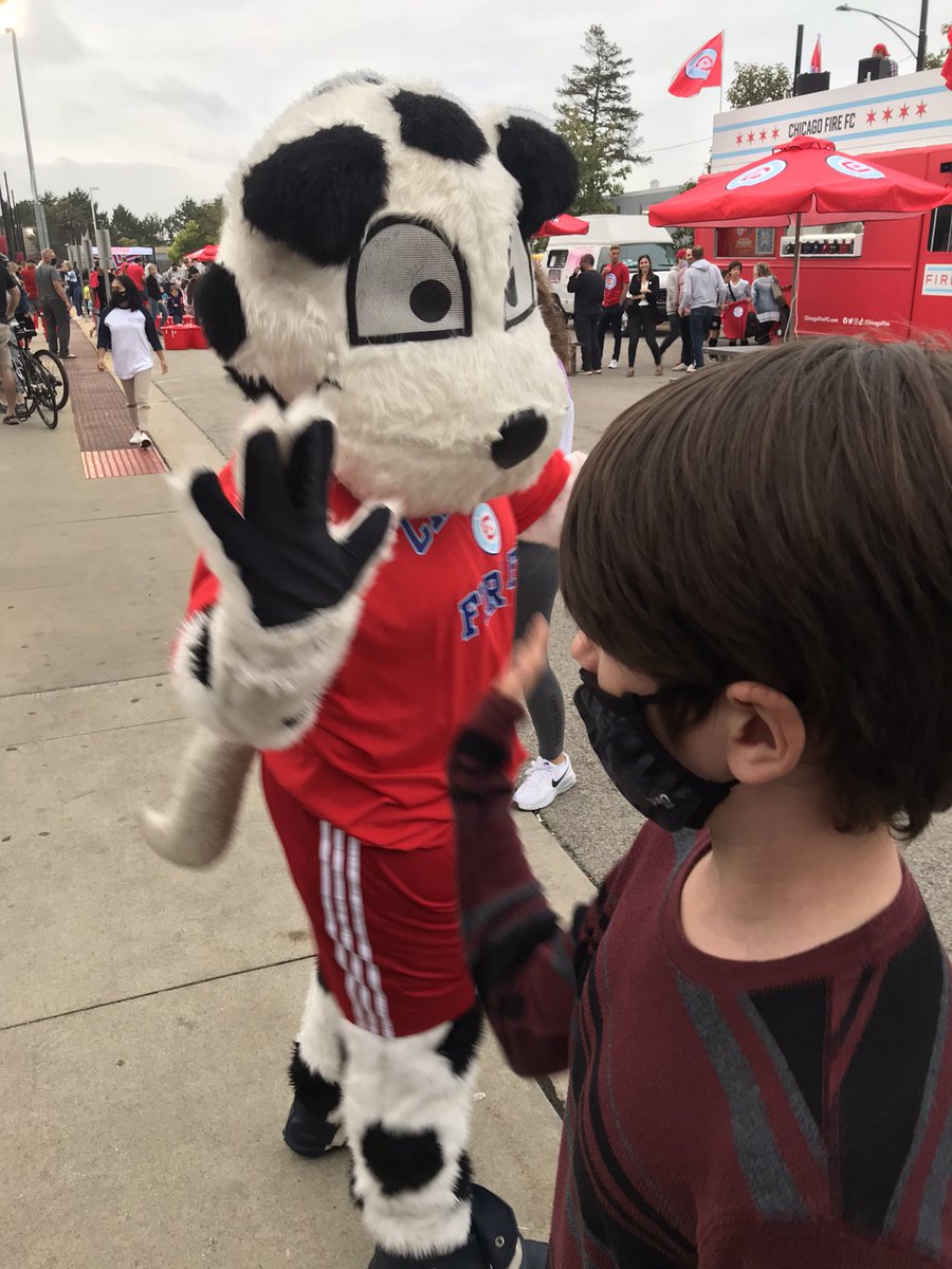 teddstrom's tweet image. We had an absolute blast at the @ChicagoFire Kids Day. ❤️ the new 🔥 crest. 🙌🏼👏🏼#cf97 #cffc