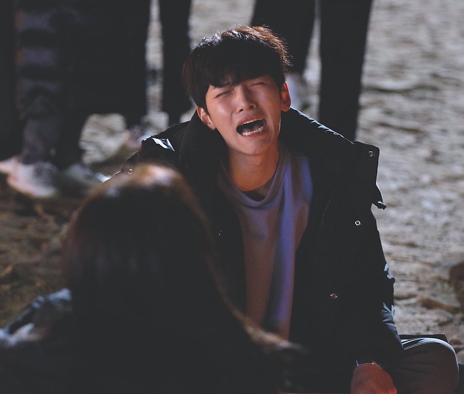 imo, this scene in #Lovestruckinthecity was of the impressive scenes in #Jichangwook’s career 👌🏻
Specially when he said”why I hate that you are doing well” and when he said “day by day I am slowly dying”😫💔
At the end of this particular bit of it my exact face was like this 👇🏻