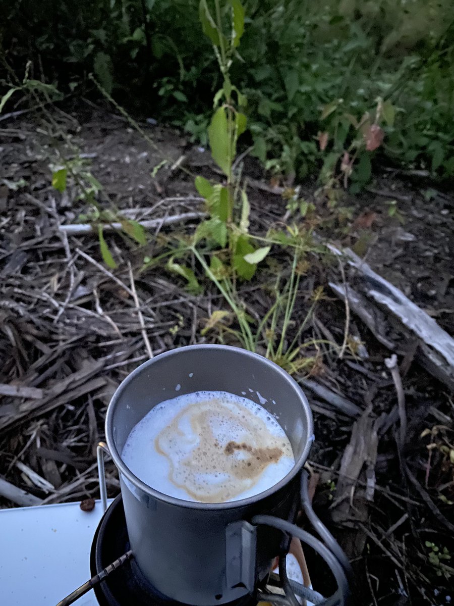 CHIYO_Motorrad's tweet photo. 湧水汲んで、スタバの豆途中で仕入れて挽いたコーヒーは景色の相乗効果もあって美味しかった☕️
#箱島湧水#g310gs#コーヒーツーリング#スタバ https://t.co/6MCDqzgIGU