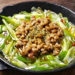 意外な組み合わせだけど美味しそう!納豆とアヒージョを掛け合わせたレシピ!