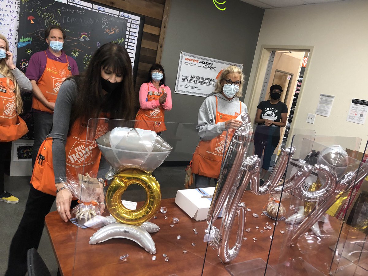 Celebrating two amazing ladies reaching their diamond milestone at the same time. Margo and Colleen the store would not be the same with out you. @downeypackerfan <a href="/DiannaStore6628/">Dianna</a> <a href="/GenevayJay/">Jay Genevay</a> <a href="/bill6628/">Bill6628</a>