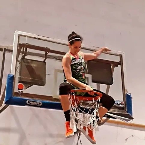 manolotoolmao's tweet photo. #Integracion #CopaAlfredoCuevas @febanqn @abaltovalle   #ElBigua  derroto a #ADCentenario por 71 a 41 y se corono Campeon del Integracion 2021. #MarisaQuiroga 20 puntos hoy,de las Figuras del Torneo. #Felicitaciones a las #Jugadoras #CuerpoTecnico y #Dirigentes.🏀 https://t.co/mT2oi7o8hB