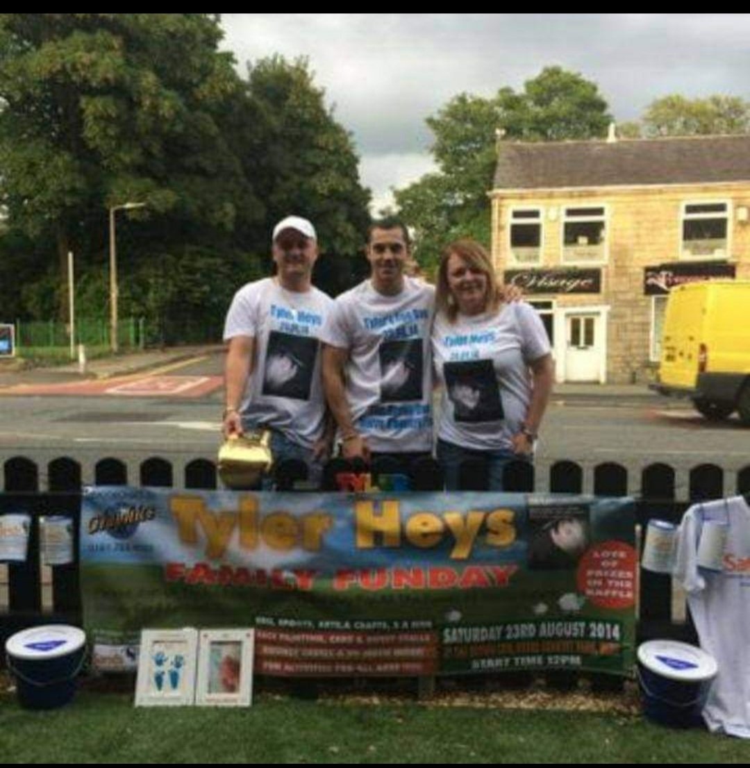 Bobbie85Jackson's tweet photo. Wow a memory pop up when we raised £7831.11 for @SandsUK for Tyler with the help of @scottquigg ... and now thanks to help of @tommys when have two beautiful rainbows 🌈  🌈 https://t.co/xWANxnn2OE