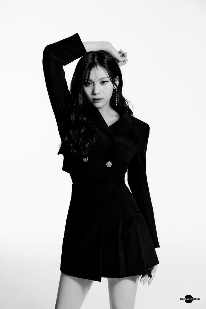 SHE IS SO BEAUTIFUL OMFG