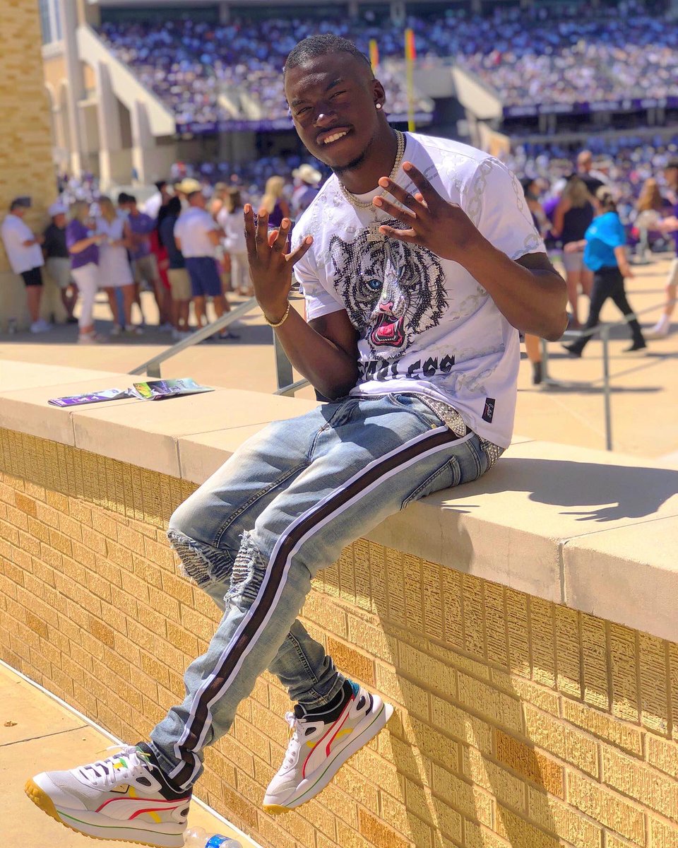 LitTray5's tweet photo. Took them diamonds out I got white teeth😬💎#BIG4S❗️ https://t.co/CygN2tIS1V