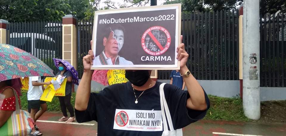 AnakbayanFEUA's tweet photo. TIGNAN: Nagkasa ng indignation rally ang mga iba't ibang progresibong grupo sa harap ng CHR upang ipahayag ang pagtutol at pagkundena sa pagtakbo ni Bongbong Marcos sa pagkapresidente sa Halalan 2022.

NEVER AGAIN! TUTULAN ANG MARCOS-DUTERTE TANDEM SA 2022! https://t.co/5F3wQrfKdd