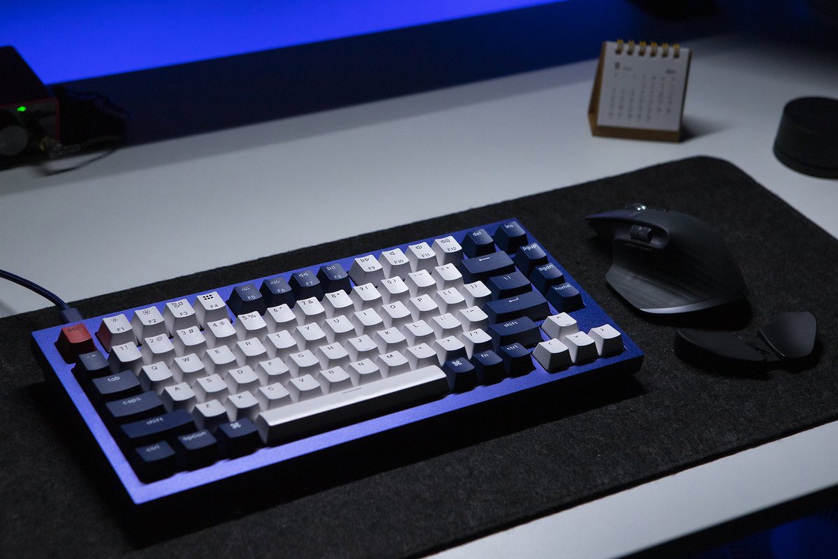 koobitor's tweet photo. My Desktop Setup for Q4 2021 #desktop #desksetup #keychron https://t.co/gRCzcxZNKm