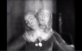merlinpapin3's tweet photo. #WatchingClassicsChallenge2021 Octobre #FilmsMuetFrance avec (découverte) #LaChutedelaMaisonUsher de #JeanEpstein (1928) avec #JeanDebucourt #MargueriteGance Charles Lamy Fournez-Goffard et Luc D’Artagnan

@Jouxplane83 @FredOL69007 @tbarnaud https://t.co/BM72XT6Ddt