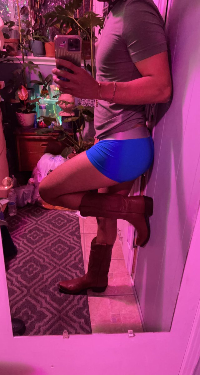 cwboy333's tweet photo. Late night pics trying on some new #cowboyboots https://t.co/Pj9jz9Lqcx