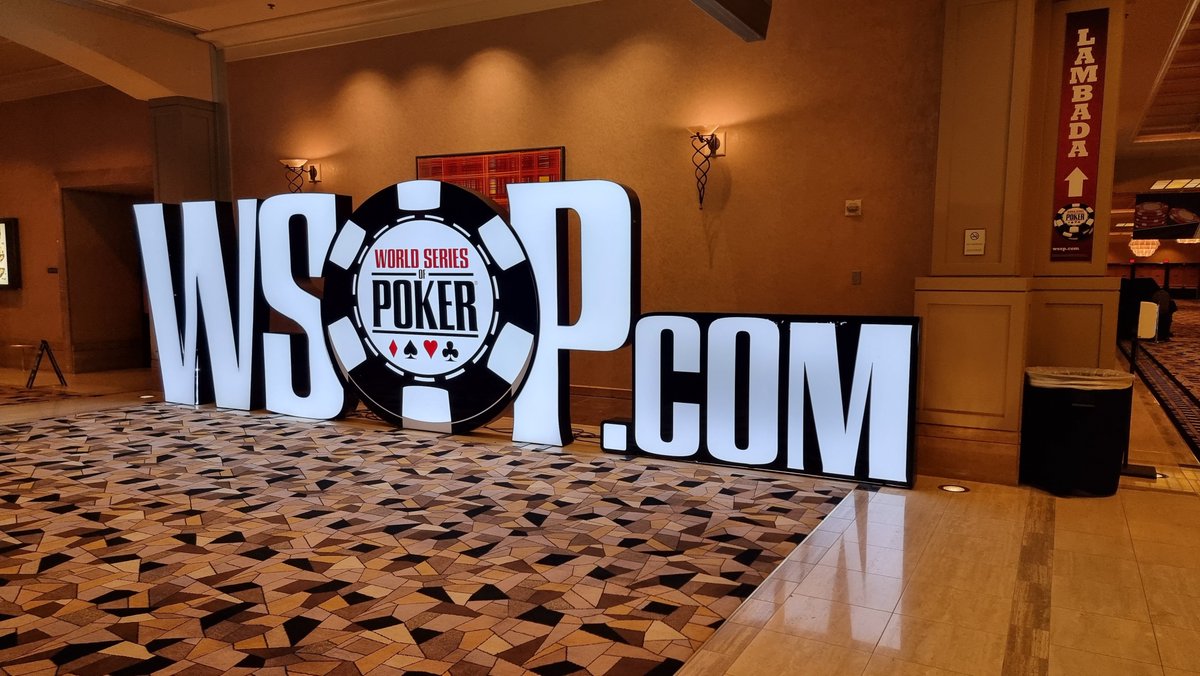 Немного покерного контента по случаю начала мировой серии в Лас Вегасе: Hall Falls to Morozovs After Dinner pokernews.com/tours/wsop/202… через <a href="/PokerNews/">PokerNews</a>