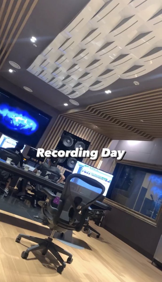 ล่าสุด! โปรดิวเซอร์ #YG ลงรูปในสตูดิโอขณะทำเพลง + แคปชั่น “วันอัดเสียง” ค่ะ

: ศิลปินคนไหนกำลังจะ Comeback หรือจะเป็นเพลงเดบิวต์ของ “YG New Girl Group”⁉️👀

#YGNGG #BAEMON #Babymonster