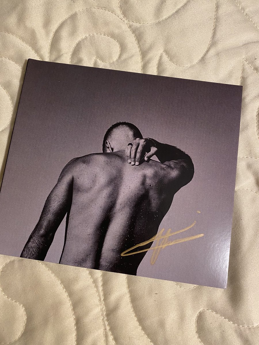 dreabea_'s tweet photo. I know I’m late but I finally got it. I’m about to go be in my feelings 🥲💙
11/10 would recommend. @thisteeks https://t.co/7OEmfHSrzo