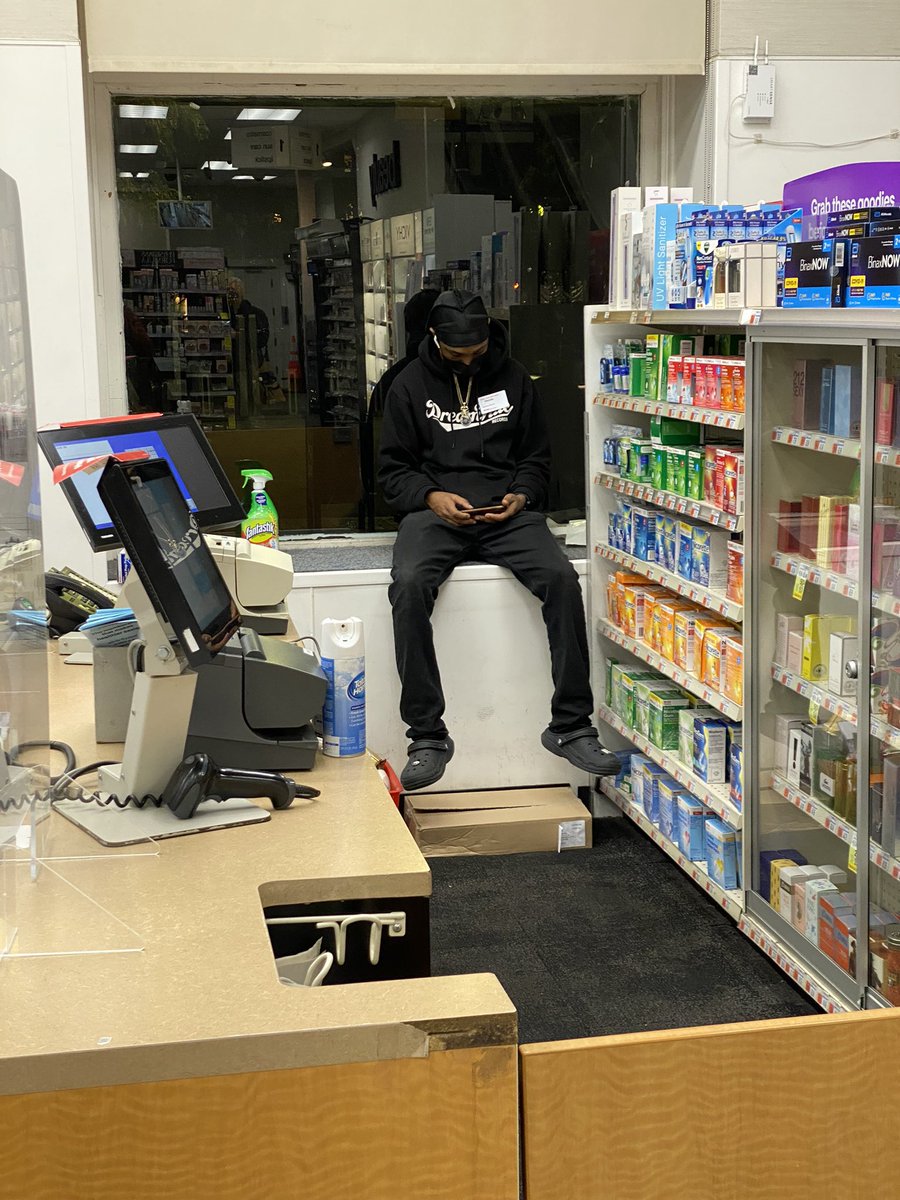 CurlsAreFun's tweet image. CVS BOSTON this is what it looks like when u need help. Insane. #milenials #insane #tacky #badtimes