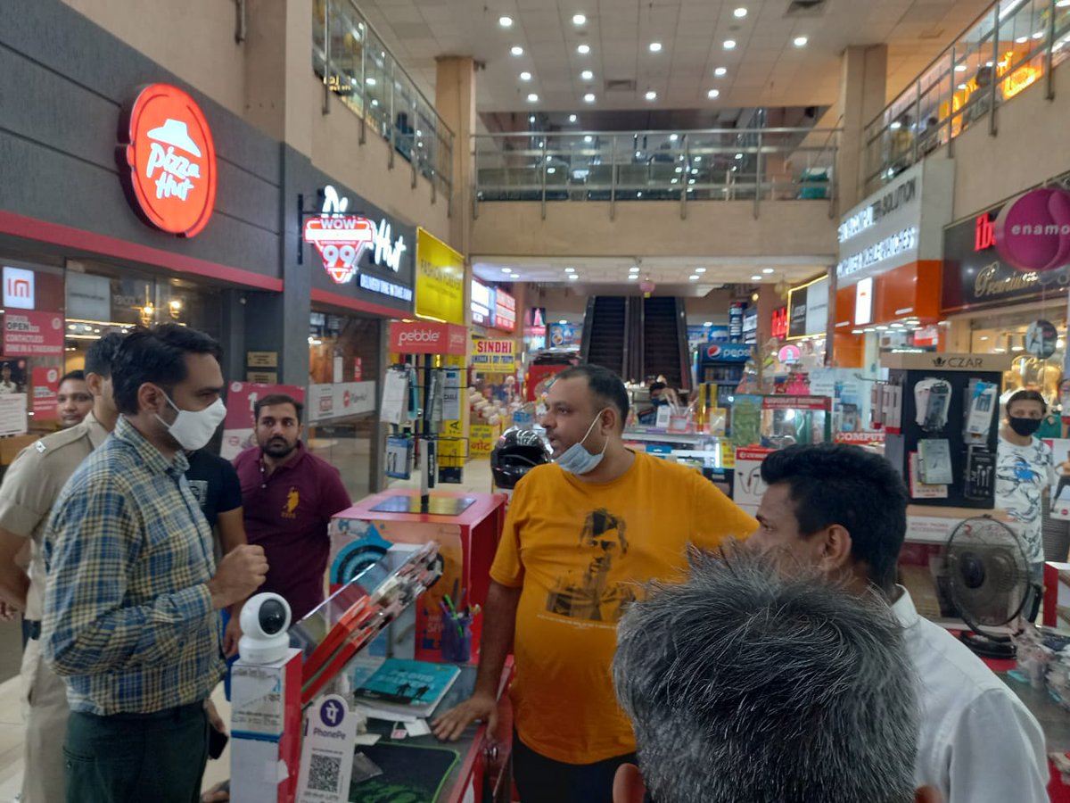 #Gurgaon <a href="/dtcphry/">Director Town & Country Planning</a> के डीटीपीई आरएस बाठ ने निरीक्षण के बाद अतिक्रमणमुक्त हुआ सेक्टर 57 स्थित हांगकांग बाजार शॉपिंग मॉल <a href="/kMakrandIAS/">मकरंद</a> <a href="/cmohry/">CMO Haryana</a> <a href="/mlkhattar/">Manohar Lal</a>