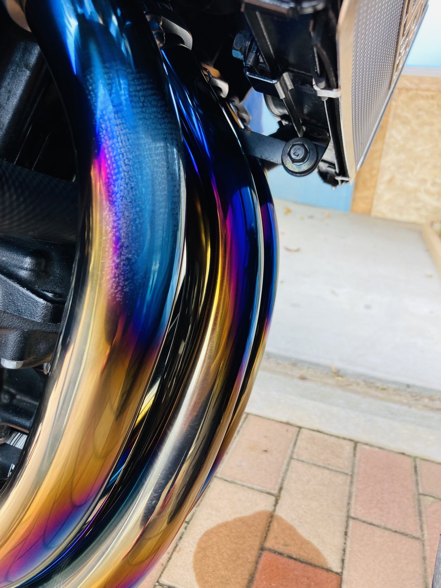 z9rider's tweet photo. ちょっとちょっと〜。ふざけんな聞いてないって。走ってる時布らしき物飛んできて....誰か助けて🥲
汚れ落ちない... https://t.co/o46eg5VeRE