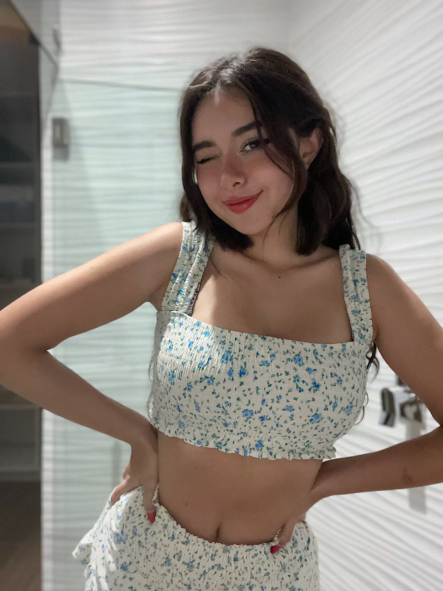 itslaimun's tweet photo. Cual foto prefieres uwu? 1 o 2? 💓 https://t.co/6PNRXNOx8l
