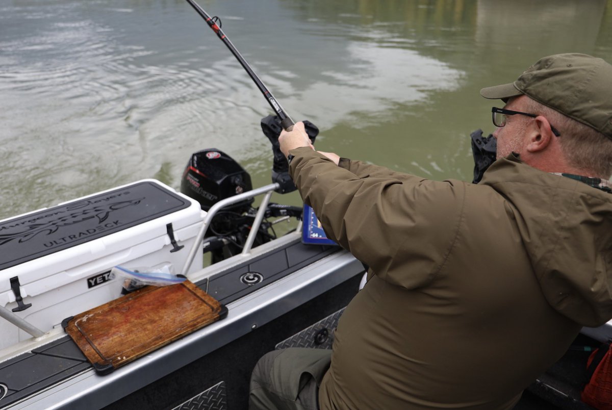czarofbar's tweet image. Was fortunate to tag along with @hpxrsrjj on his @SturgeonSlayers trip today as camera guy! (And minnow catcher!) Unbelievable day! The masters will post the real monster fish!😉 If you’re thinking about a #sturgeon trip these are your guys to call! #fishbc #bcfishing