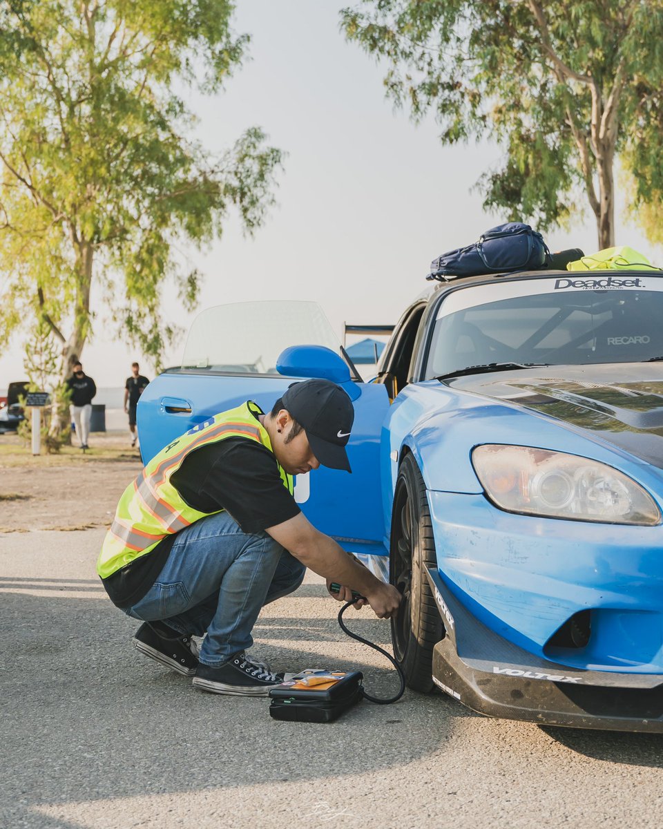 victorgiang's tweet photo. Bit the bullet and took the S2000 to the Buttonwillow Raceway with the hawmies. Thanks @tengerphoto for the sick shots 😗. #ispunoutonlyonce https://t.co/ucGbUFEE2e