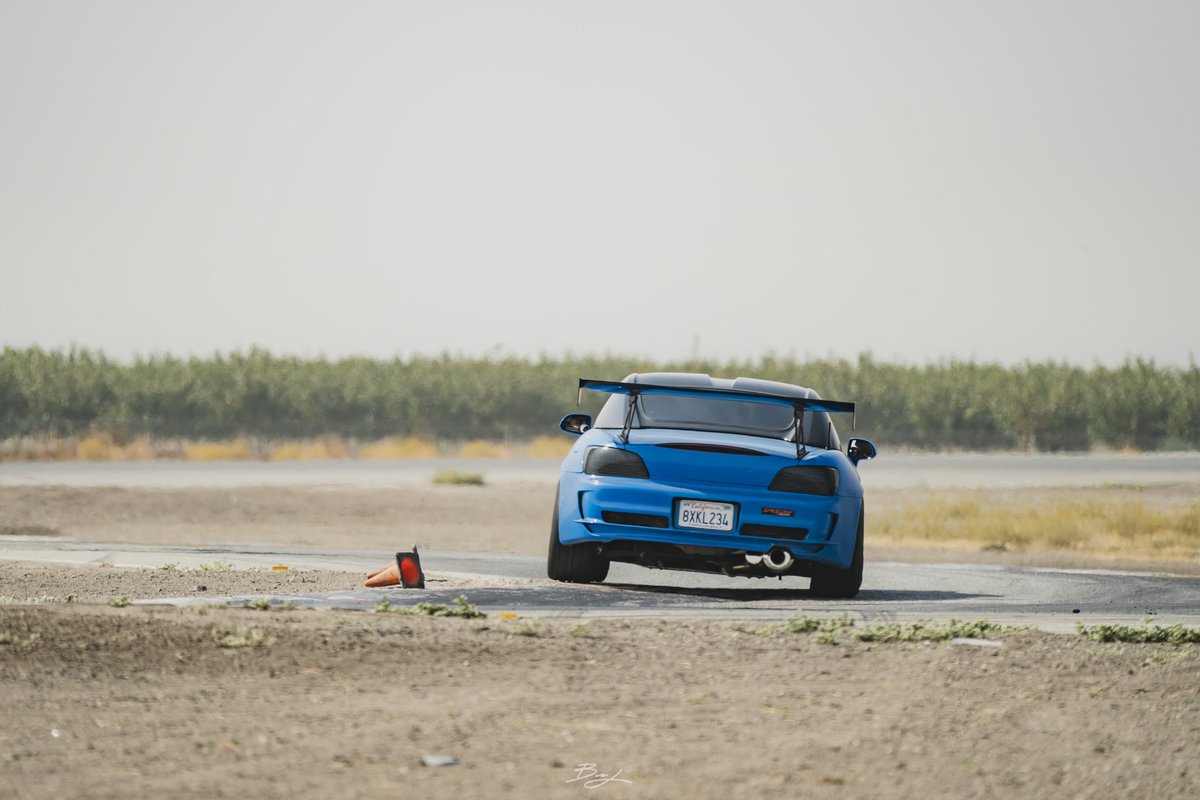 victorgiang's tweet photo. Bit the bullet and took the S2000 to the Buttonwillow Raceway with the hawmies. Thanks @tengerphoto for the sick shots 😗. #ispunoutonlyonce https://t.co/ucGbUFEE2e