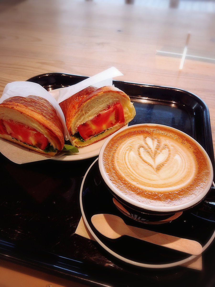 Paki_maru's tweet photo. ☆スーパーカブ☆
お散歩ツーリング(°▽°)
#スーパーカブ #スーパーカブ110 
#ツーリング #散歩 #みなとみらい 
#cafe #ランチ #海 #港 https://t.co/2kceu30N4j
