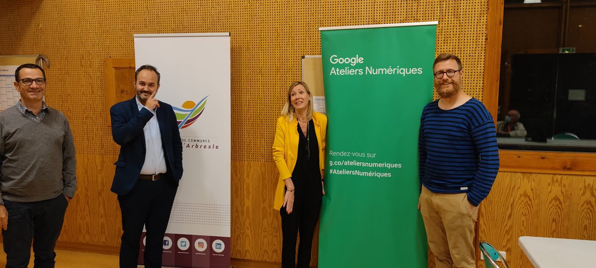 FFACOMMERCANTS's tweet photo. Bienvenue à l'Association des Commerçants du Pays de l'Arbresle qui rejoint notre Fédération. C'est avec beaucoup de plaisir que notre Président @LionelSaugues a rencontré Florian LAURY et son équipe pour affirmer l'attachement de la @FFACOMMERCANTS pour #commercerural ! https://t.co/Ie7iJ6G3KW