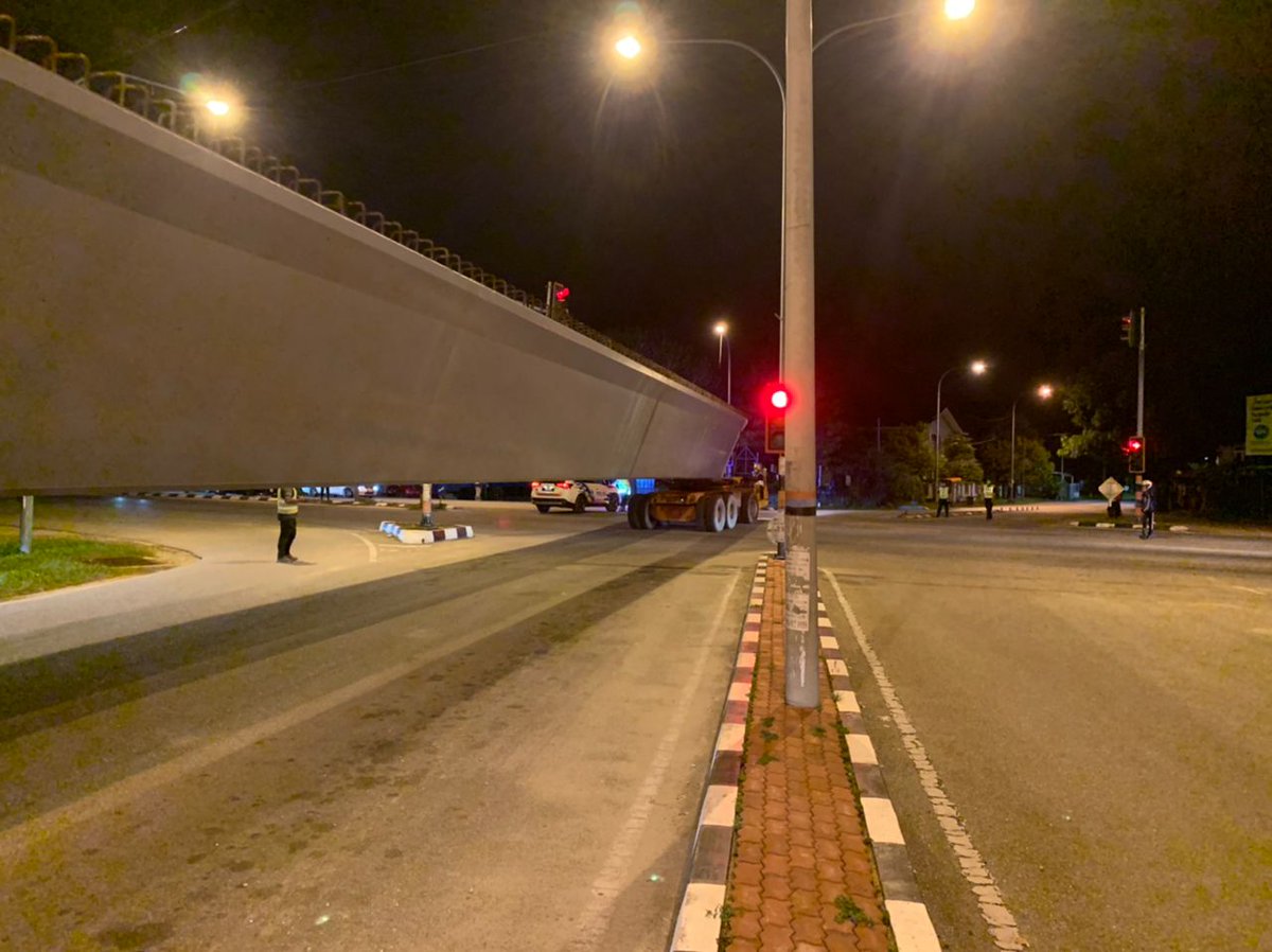 Kerja2 launching beam di KT Bypass pd malam semalam <a href="/IrZulkefly/">Mohd Zulkefly S</a> <a href="/M_AminKasim/">Ir. Mohamed Amin Kasim</a> <a href="/mfairuzmd/">Md Fairuz Muhamad</a> <a href="/yusufghani200/">تذكرة</a>