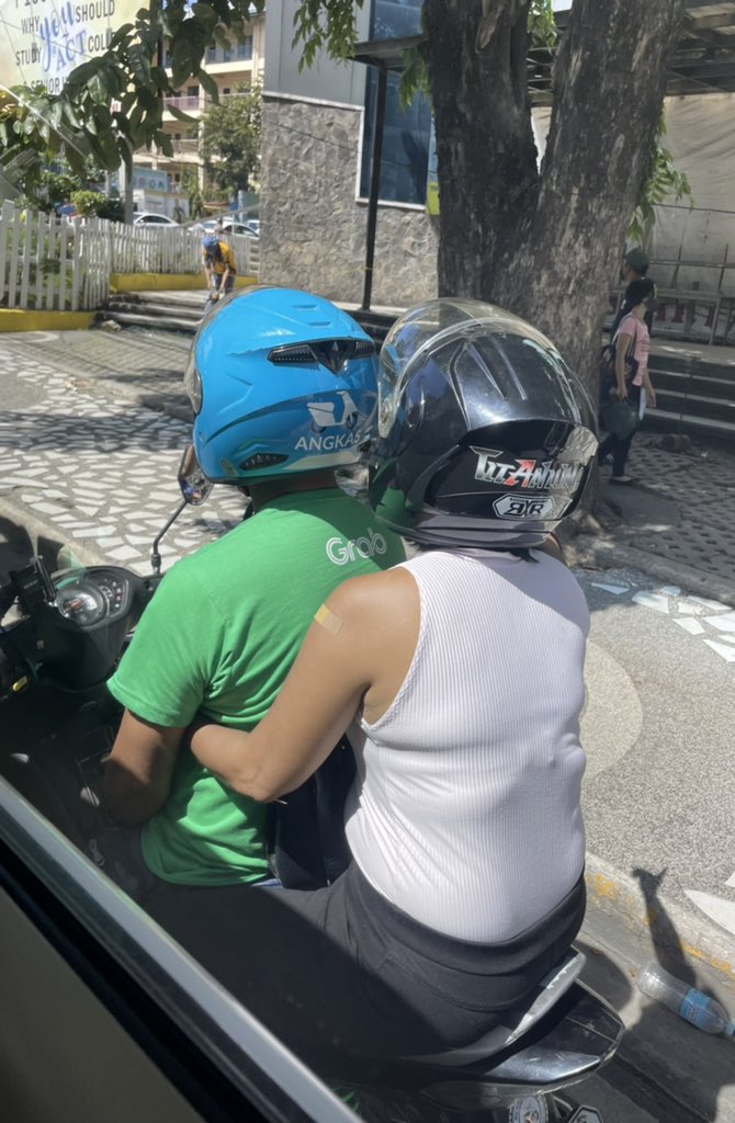 pablojohn4's tweet photo. Kugihana ni kuya. Angkas / Grab driver / loverboy. https://t.co/Kjw259CswT