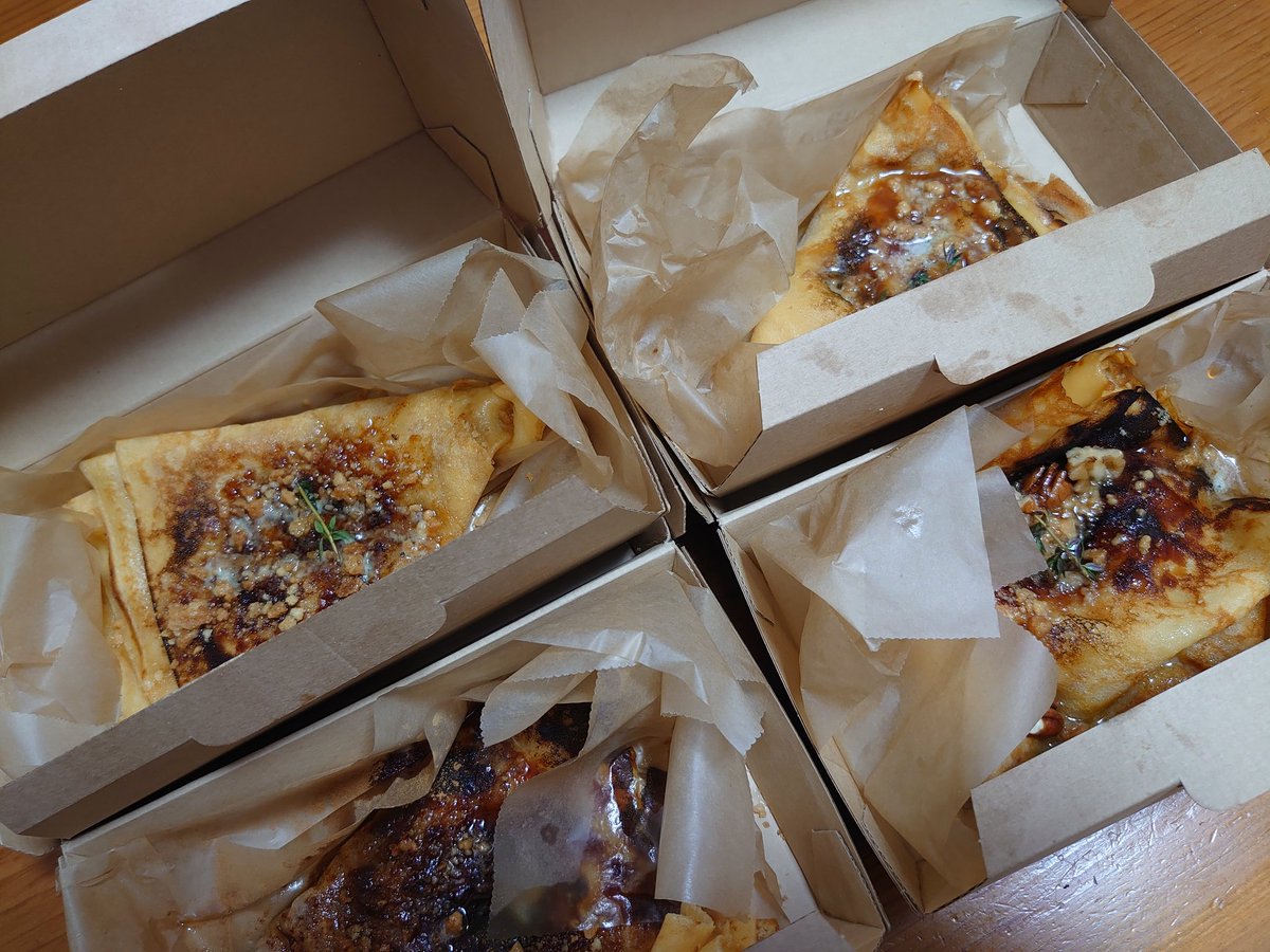 nomurakobundo's tweet photo. FOREST GREEN CREPE ＆ BAKE(by ROCCA &amp; FRIENDS)さんが、10/9グランドオープンに先がけ、10/6プレオープンされました。
当店の目の前ですので、早速購入させていただきました。
クレープ４種類食べましたが、どれも美味しくリピ決定です。
他にも、焼菓子・ガレット・デザートクレープがあります。 https://t.co/plUUC9SkpY