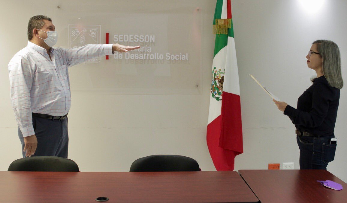 SonoraBienestar's tweet photo. Hoy la Secretaria Wendy Briceño Zuloaga @wzuloag tomó protesta como Director General de Participación Social de SEDESSON, a Luis Roberto Rodríguez Terán @LR_RodriguezT 
Bienvenido a la Secretaría de Desarrollo Social. https://t.co/9xons6Zd1X