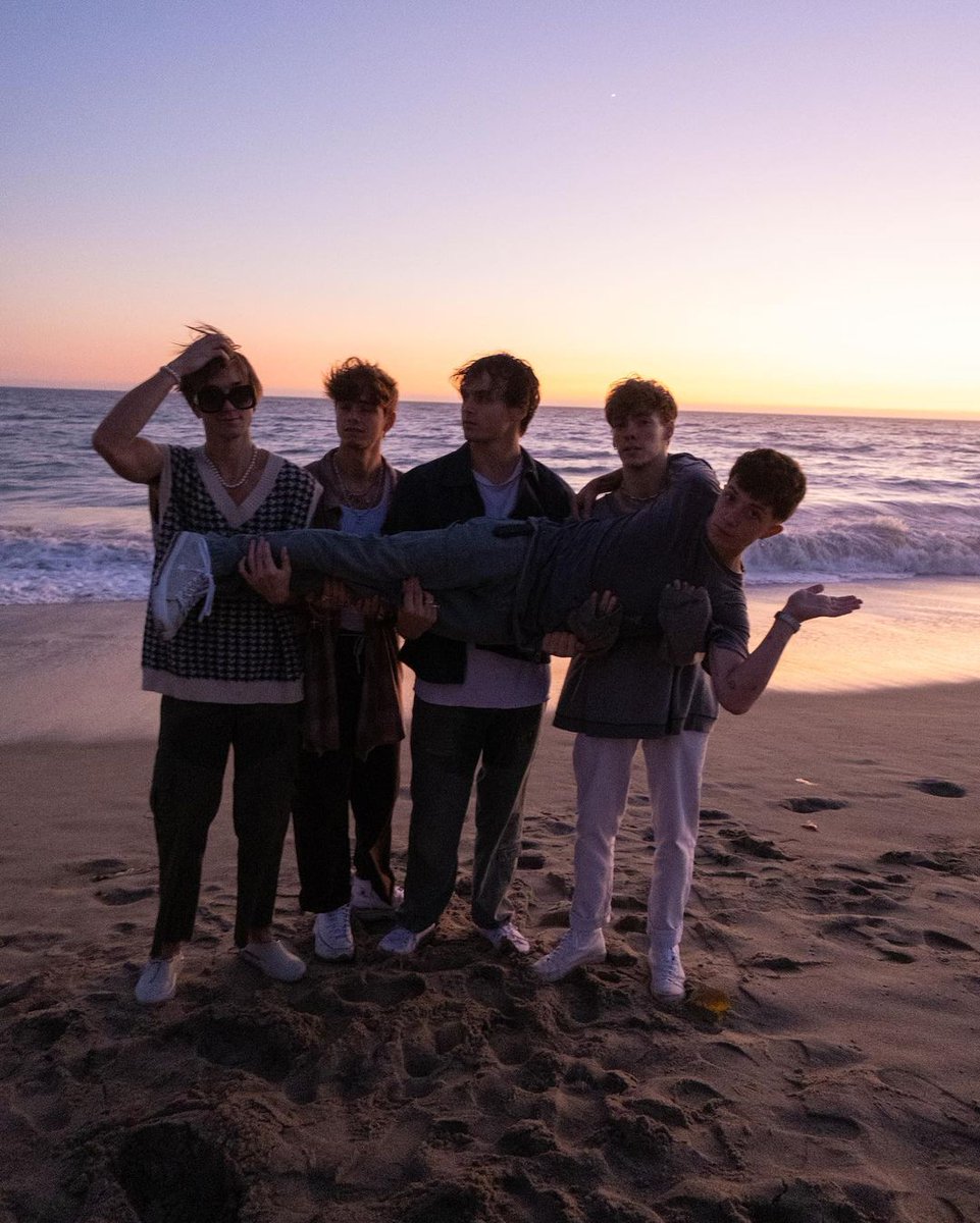 sraseavey's tweet photo. NÃO, GENTE É SÉRIO EU TO PASSANDO MAL!!! #lovebackwdw https://t.co/p0j1LcblLQ