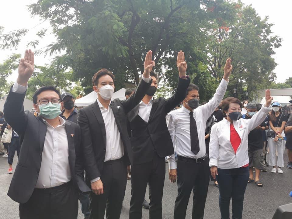 คนยังคงยืนเด่นโดยท้าทาย ดาวยังพรายศรัทธาเย้ยฟ้าดิน |||

#6ตุลา