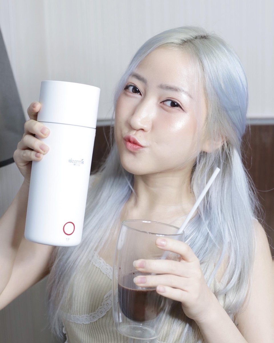lolitoeii's tweet photo. 𝘋𝘦𝘦𝘳𝘮𝘢 𝘋𝘙050 🥤💧
กระติกน้ำร้อนที่พกพาไปได้ทุกที่ 🥰ใส่ได้ทั้งน้ำร้อนและน้ำเย็น ครบเครื่องมากก ดีไซน์เรียบหรู ไม่ง้อกาต้มน้ำแล้ว☺️
#Deerma #Dr050 #กระติกน้ำร้อนไฟฟ้า #ของดีบอกต่อ #แต่งบ้าน #ใช้ดีบอกต่อ #เครื่องใช้ไฟฟ้า #ใช้จริงรีวิวจริง https://t.co/d8a4DnujAO