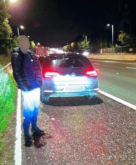 gmptraffic's tweet photo. DO NOT drive under a ❌ on the #M60, especially when the vehicle next to you is a liveried BMW X5 being driven by #ME48. Driver stopped and stated he didn’t see the ❌ as he was too busy looking at his sat nav 🤦‍♂️ Driver reported @NWmwaypolice #eyesontheroadnotonthenav https://t.co/5DaLTB4p7G