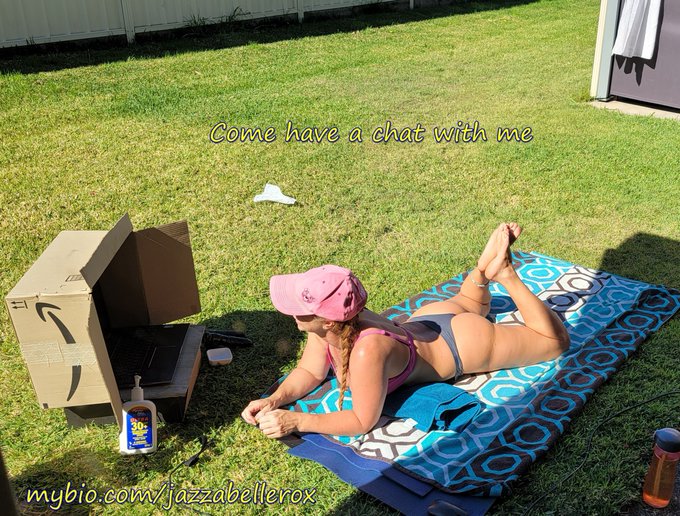 1 pic. Tanning & Camming outside relaxes the body & is fun to do!
Come & join me https://t.co/n0bG89ifeS
or