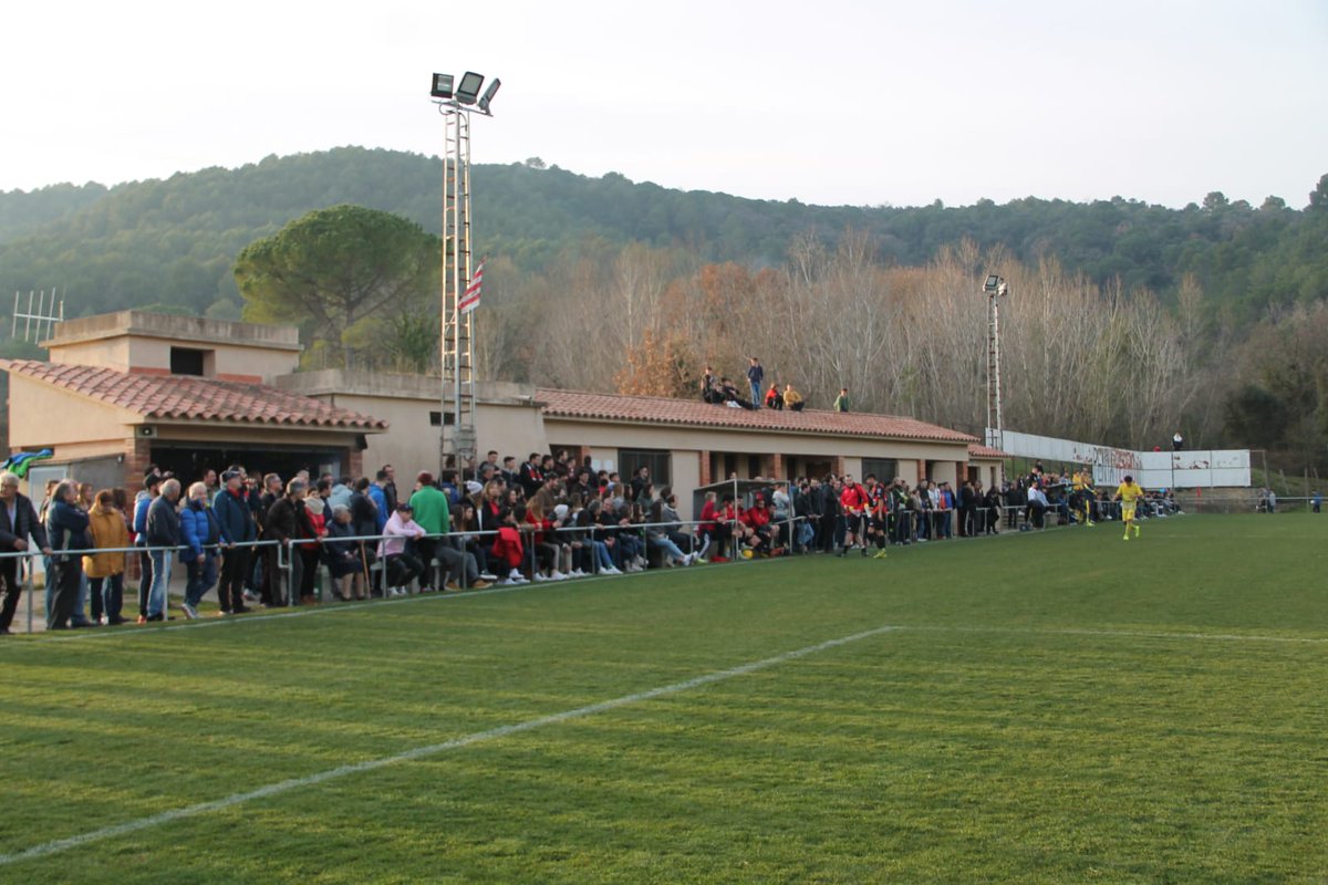 PEMontagut's tweet photo. 🔙Us en recordeu afició? ⚫🔴

🔜Doncs aquest diumenge hi tornem!

Perquè és setmana de DERBI💥

@PEMontagut 🆚 @UECastellfollit

#SomTossuts #SócDelPEM https://t.co/QP8G0Oejlt