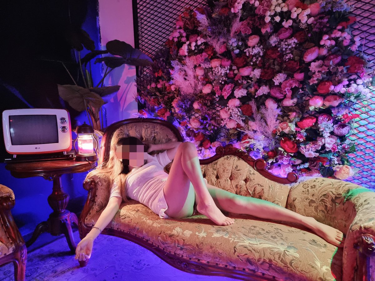 #무즐라 포토존 이뿌다~♡

#부커 #소통 #부부모임 #루나틱 #커플모임 #부부만남 #야노 #DM환영