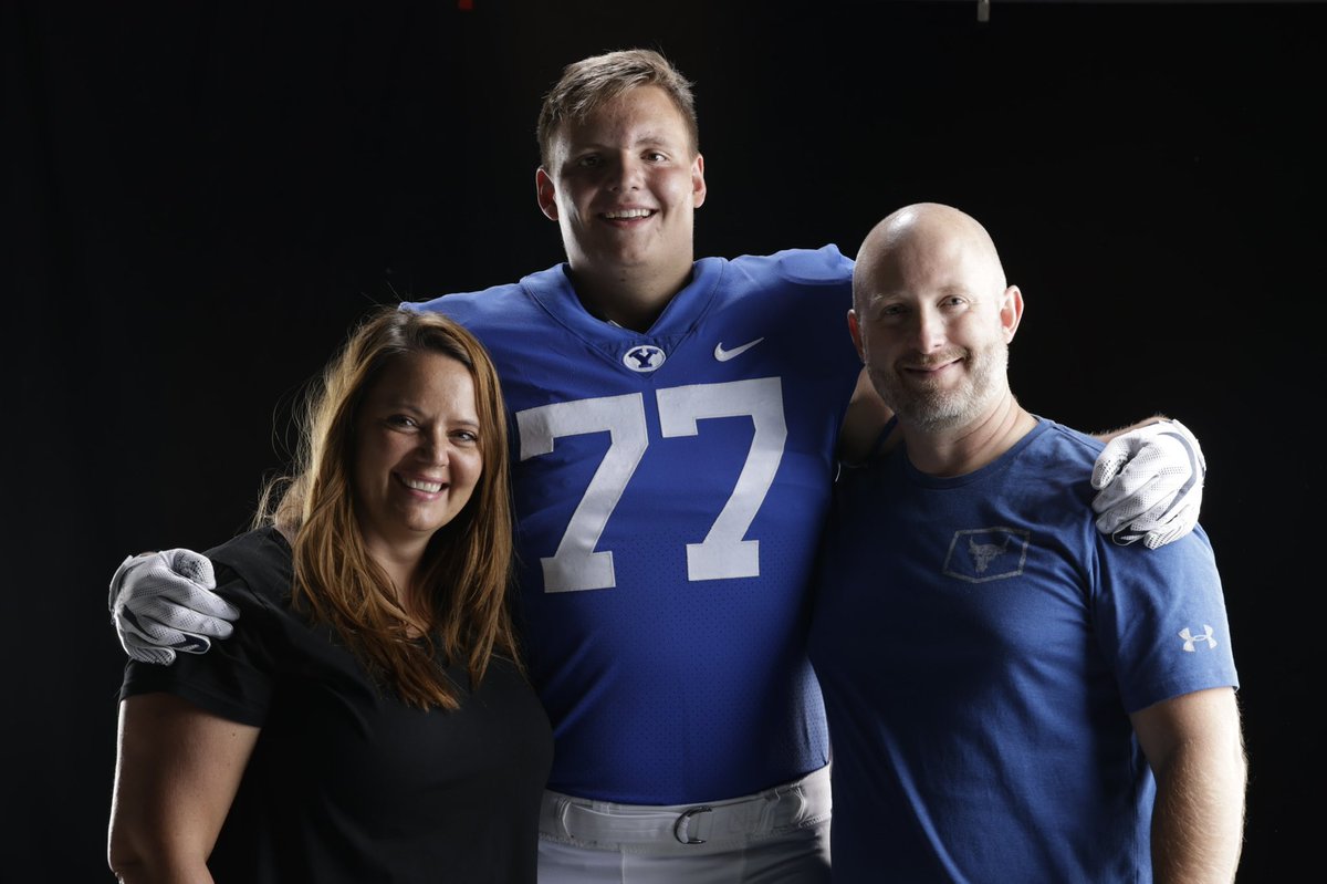 EthanThomason77's tweet photo. After a great conversation with @Coach_DFunk I am blessed and honored to receive an offer from @BYUfootball. Thank you @kalanifsitake @CoachRoderick for this incredible opportunity 🤙. #GoCougs #BYUFootball #collegefootballrecruiting https://t.co/W7wDR3Txeg