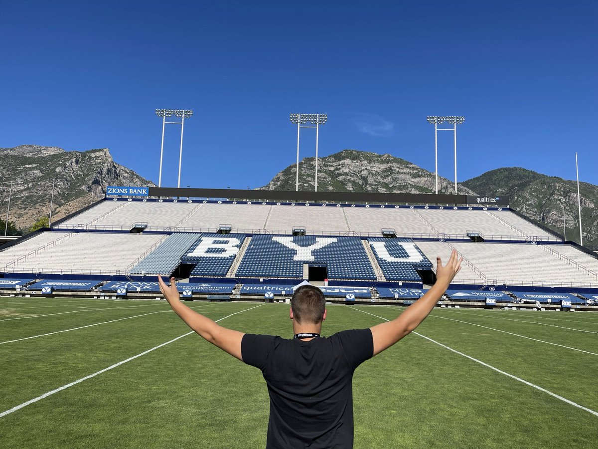 EthanThomason77's tweet photo. After a great conversation with @Coach_DFunk I am blessed and honored to receive an offer from @BYUfootball. Thank you @kalanifsitake @CoachRoderick for this incredible opportunity 🤙. #GoCougs #BYUFootball #collegefootballrecruiting https://t.co/W7wDR3Txeg