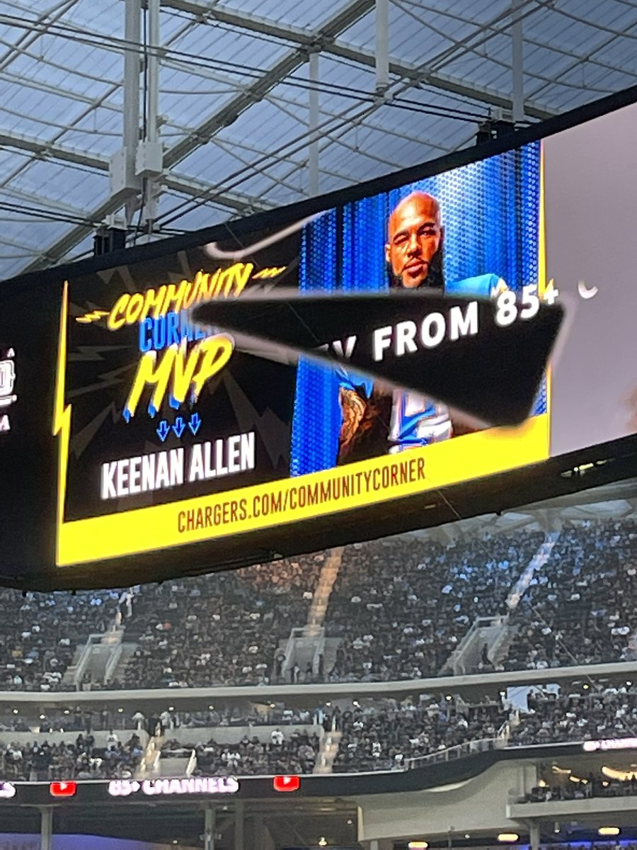 Brenden1744's tweet photo. A big thanks to the LA Chargers and Keenan Allen for having our Seniors and Coaches attend their Crucial Catch Cancer Awareness Game‼️ https://t.co/1oSyGDyg8V
