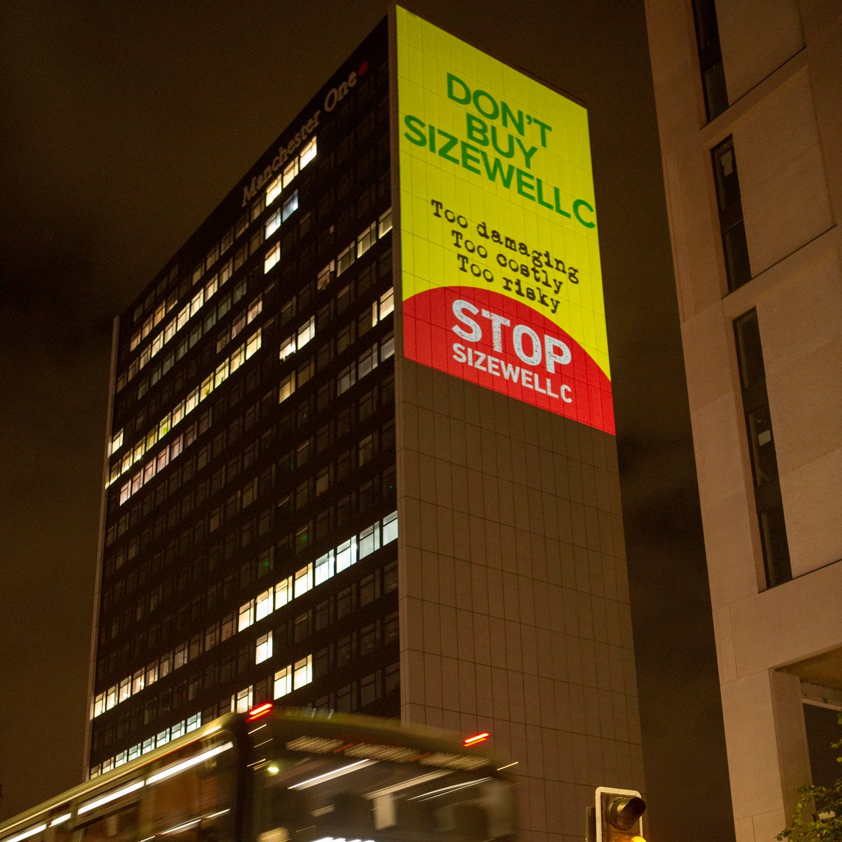 StopSizewellC's tweet image. Last night, Manchester, close to the #ToryPartyConference, messages for @BorisJohnson @RishiSunak &amp;amp; @KwasiKwarteng: Don't Buy #SizewellC it's too damaging, too costly, too risky. #BuildBackGreener &amp;amp; faster with #renewables, storage, clean heat &amp;amp; energy efficiency #StopSizewellC