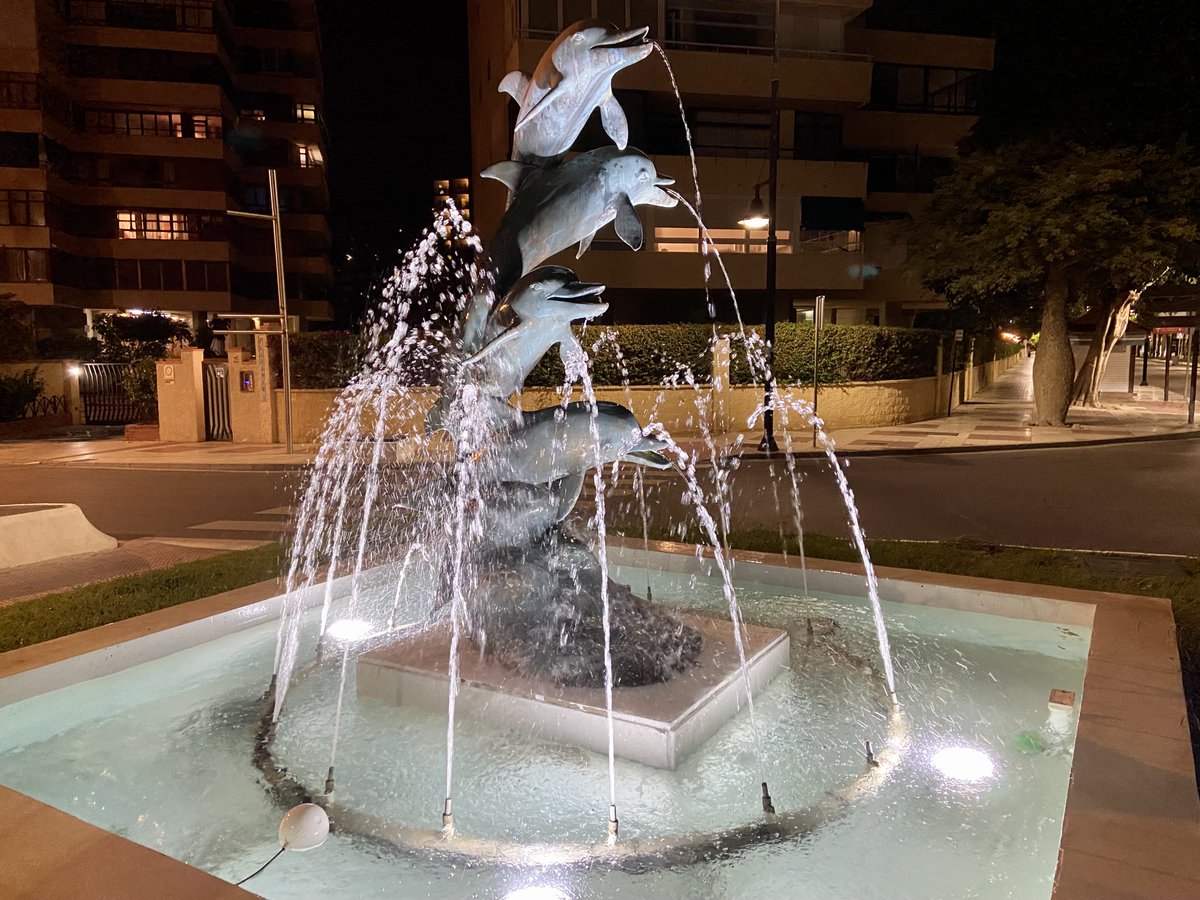 EstherChristina's tweet photo. Immerhin, das Hotel in Torremolinos, in das wir eingebuchtet wurden, ist sehr gut und für einen Abendspaziergang an der Strandpromenade blieb auch noch Zeit. Schade, dass der Flug heute so früh geht. https://t.co/D8LrujTDoz