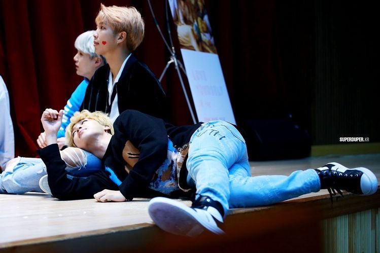 ed0126lostdogs's tweet photo. ใใใฃใฆ๐
#171008JIMIN
#parkfes๐ฅ
#D7 https://t.co/PVEVTP0iuB