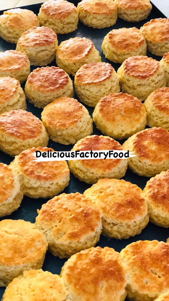 RealDelkoo's tweet photo. Our very own  @Nkinki_ bakes scones, cookies 🍘🍪🍩, Cakes and biscuits for you at affordable price and she is based in Pretoria but Delivers until Pretoria CBD

#DeliciousFactoryFood https://t.co/goUBJDm6DD