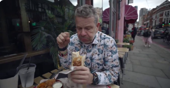 Dos30TV's tweet image. #ComerSpanishFood confirma su excelente acogida subiendo y siendo 3ª opción en su franja con un 9.3% de cuota, 1.159.000 espectadores y 33.3% de fidelidad

El 31.7% de la audiencia repite con respecto al estreno de la semana pasada

#QueVivaLaTele #Audiencias